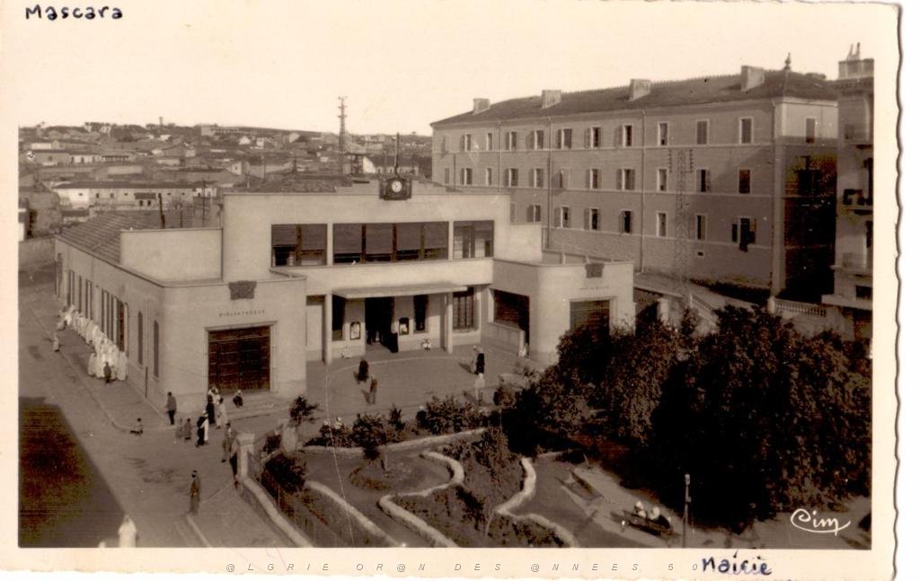 MASCARA 011 LA MAIRIE.JPG